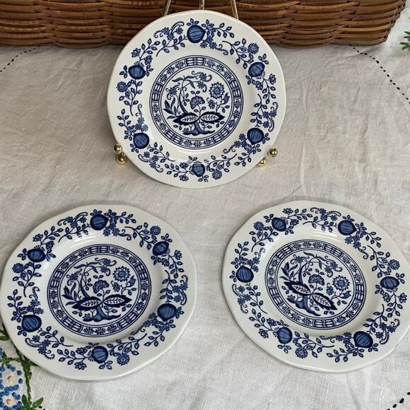 Vintage Enoch Wedgewood (Tunstall) China "Blue Onion" 6" Bread & Butter Plates - Picture 1 of 10